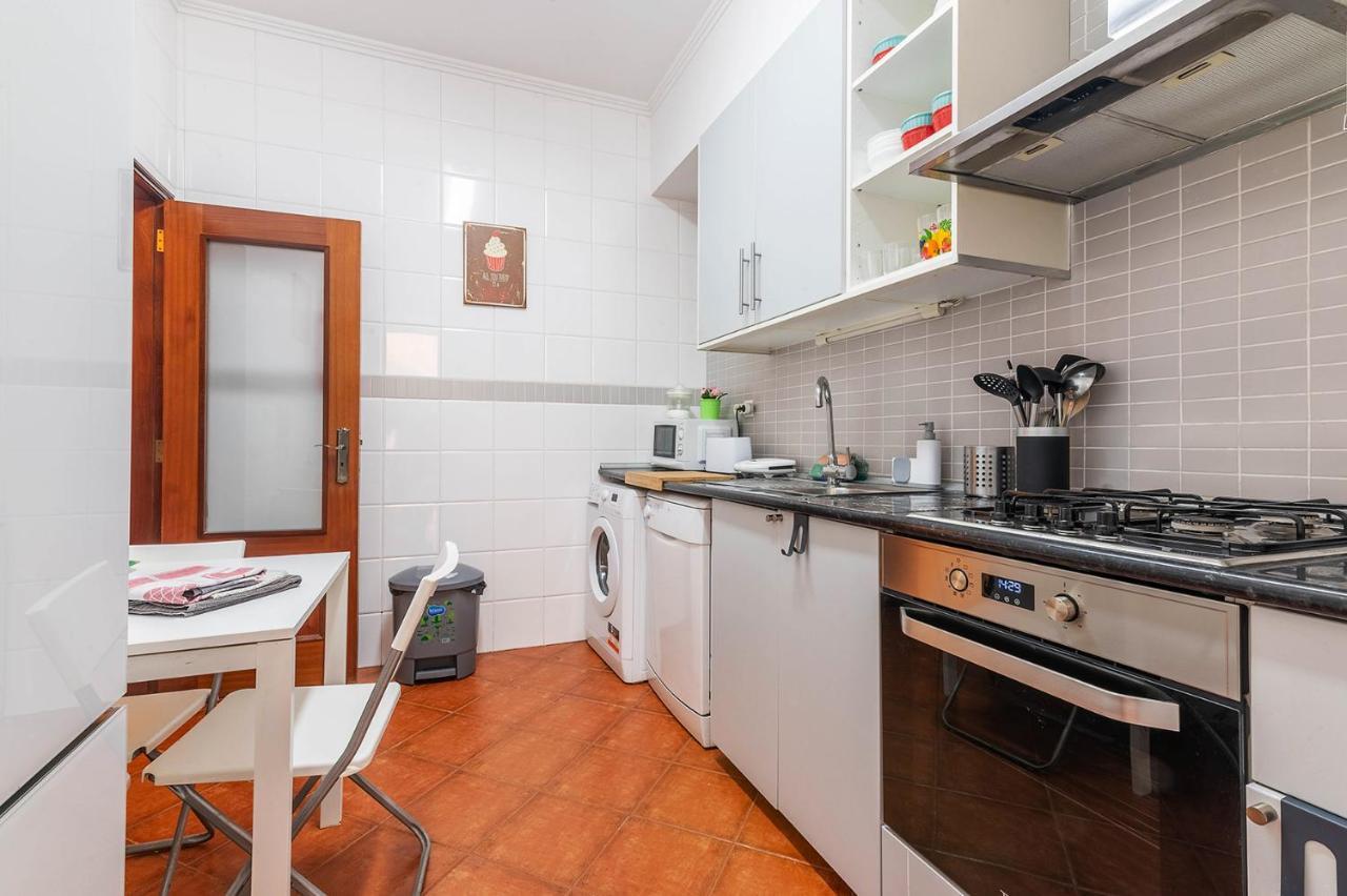 Alm- Spacious. Sunny. Patio. Quiet Area. Fast Wifi Lisboa Exteriör bild