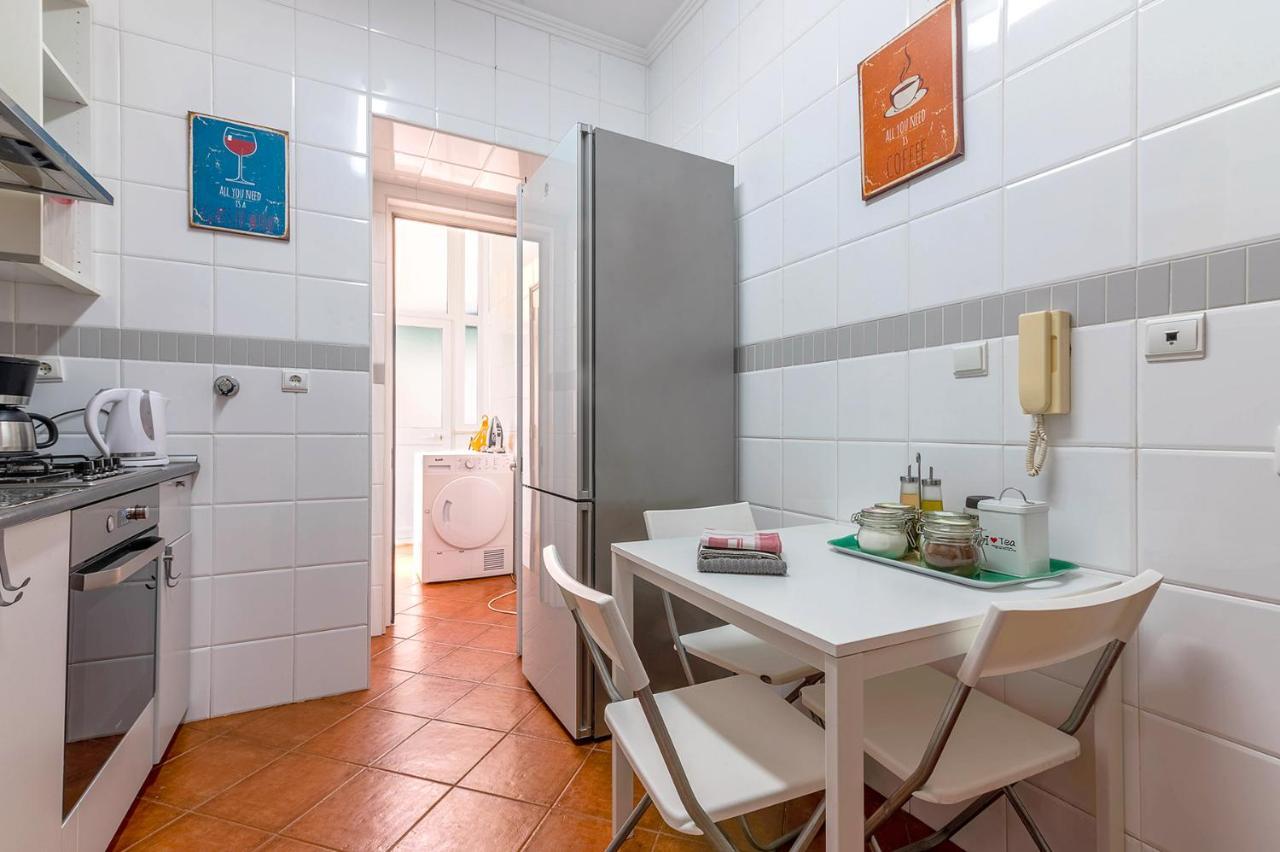 Alm- Spacious. Sunny. Patio. Quiet Area. Fast Wifi Lisboa Exteriör bild
