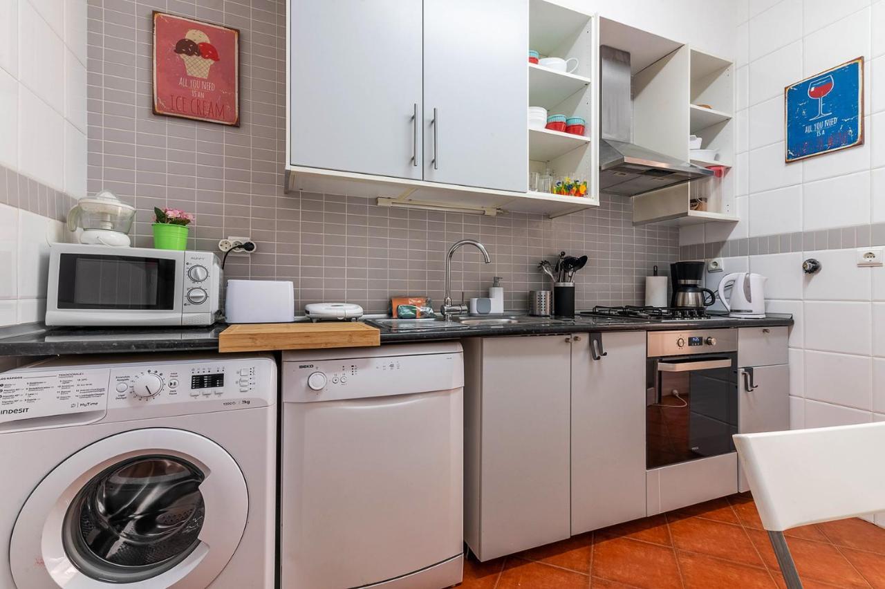 Alm- Spacious. Sunny. Patio. Quiet Area. Fast Wifi Lisboa Exteriör bild