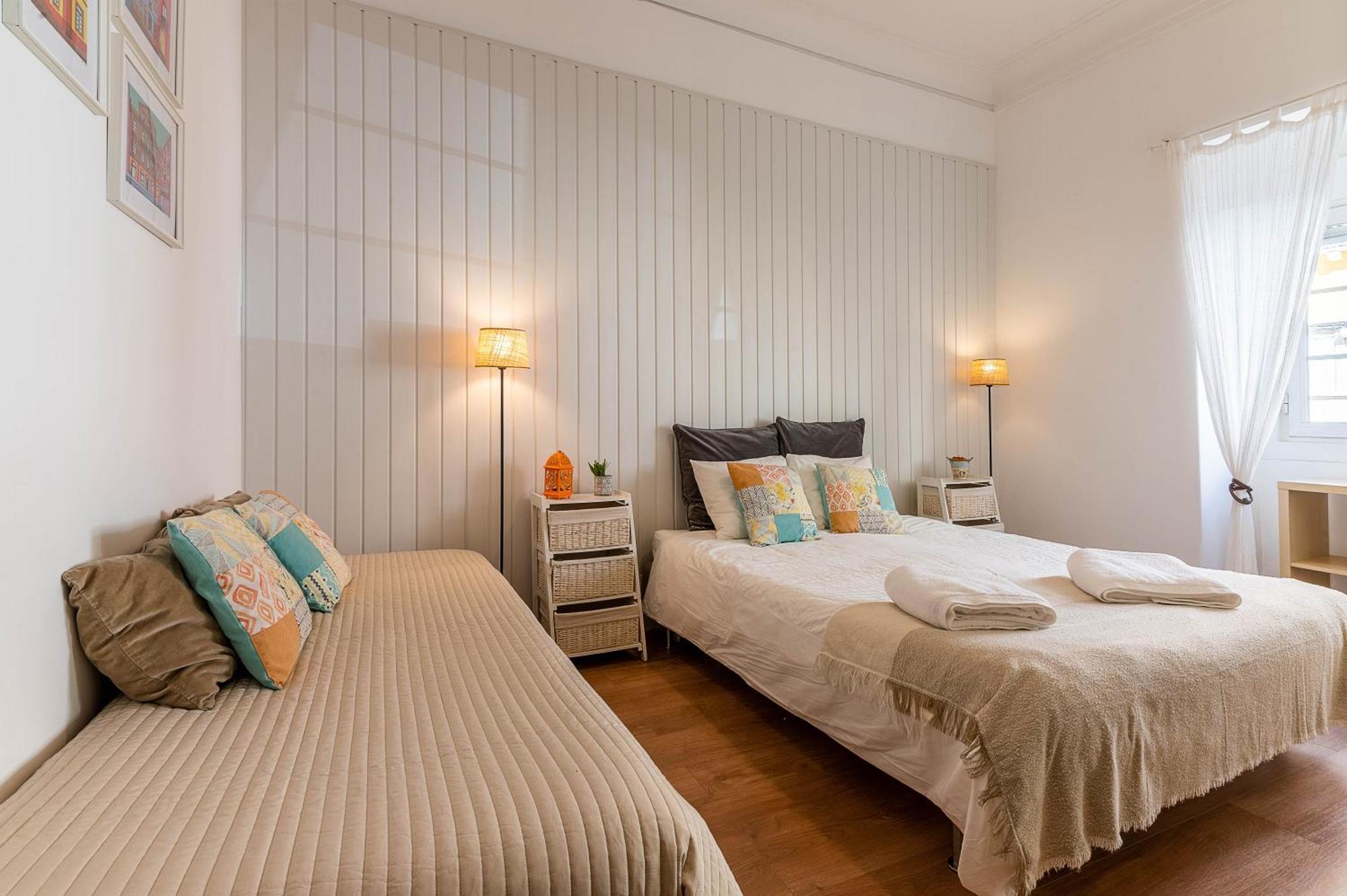 Alm- Spacious. Sunny. Patio. Quiet Area. Fast Wifi Lisboa Exteriör bild