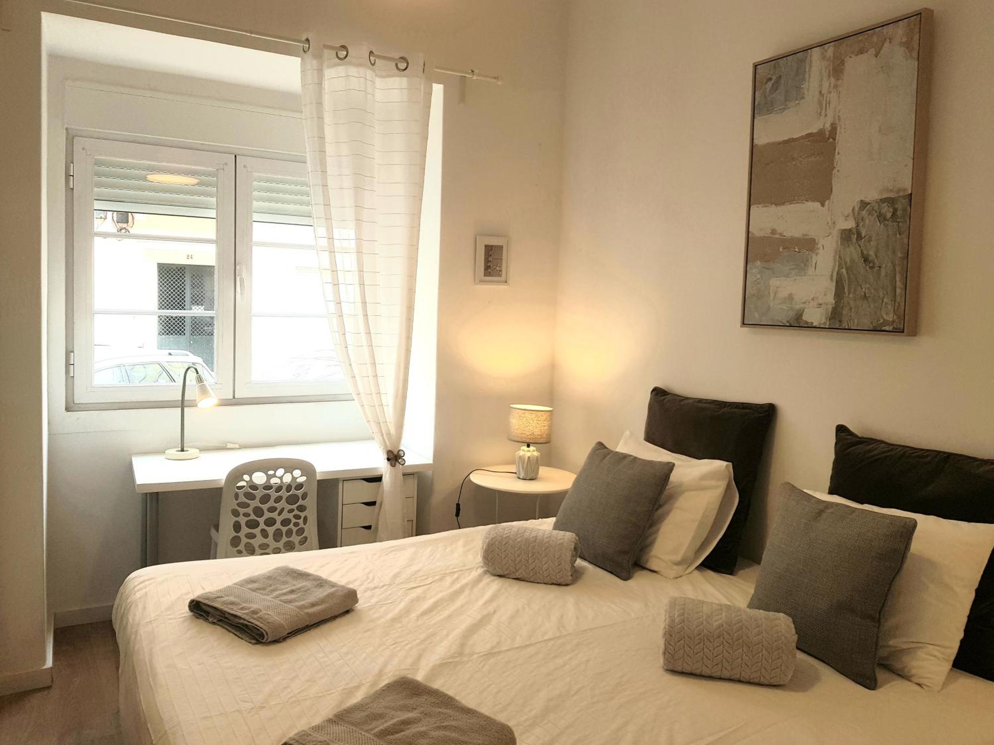 Alm- Spacious. Sunny. Patio. Quiet Area. Fast Wifi Lisboa Exteriör bild