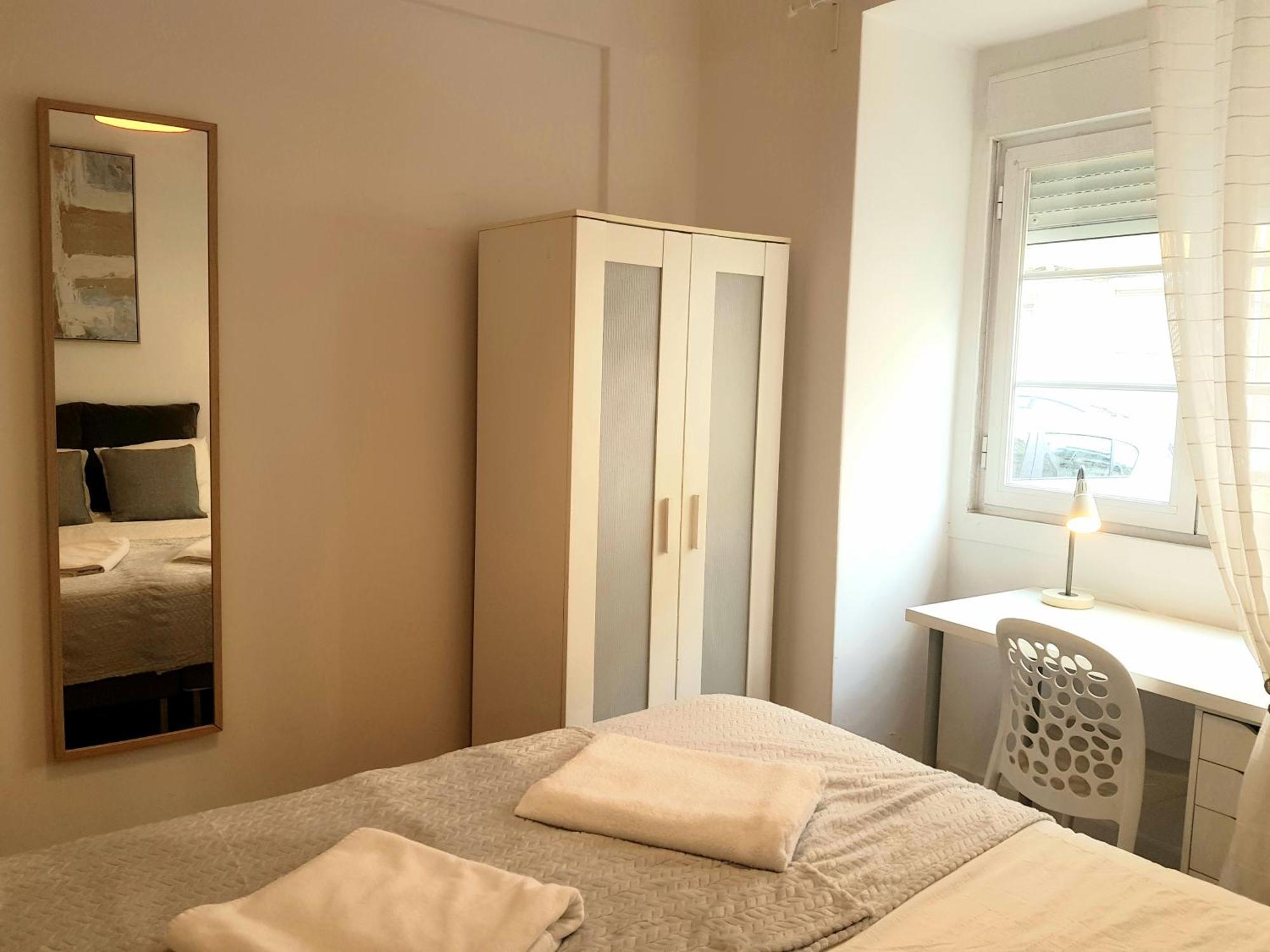 Alm- Spacious. Sunny. Patio. Quiet Area. Fast Wifi Lisboa Exteriör bild