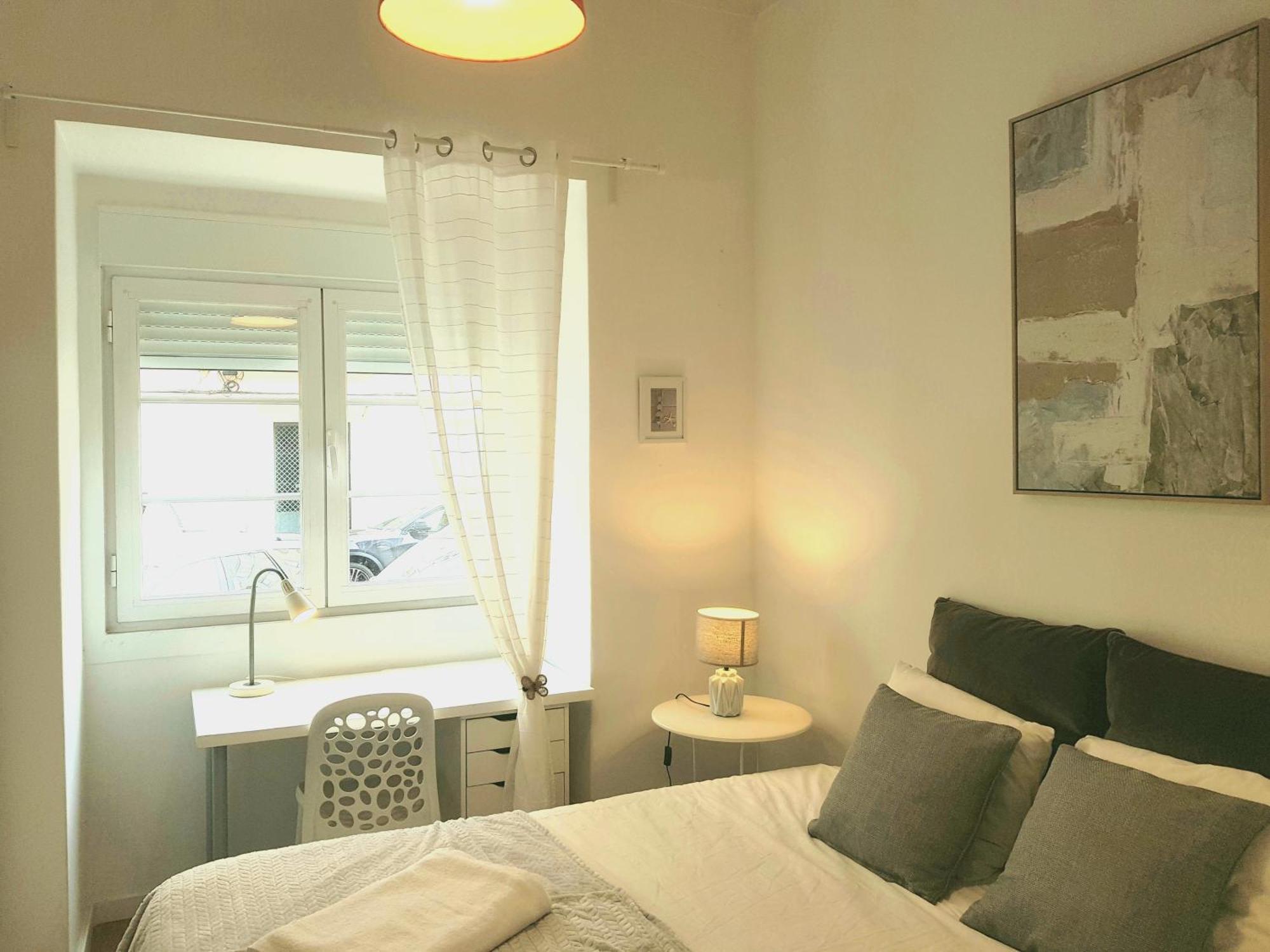 Alm- Spacious. Sunny. Patio. Quiet Area. Fast Wifi Lisboa Exteriör bild